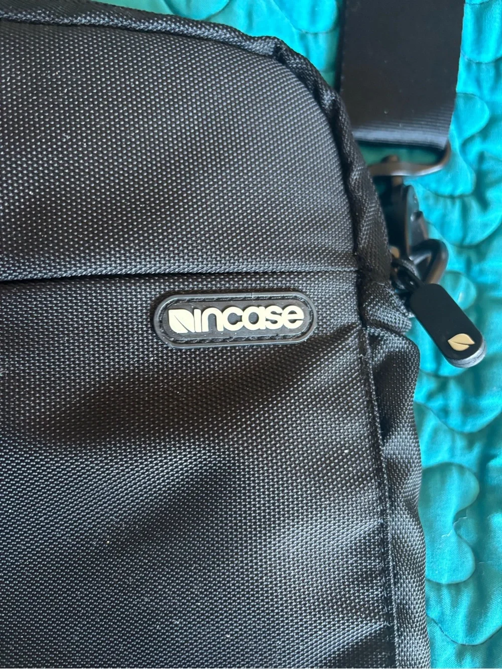 Incase Black Men's Laptop Messenger Bag - Durable Carry Case 10X14